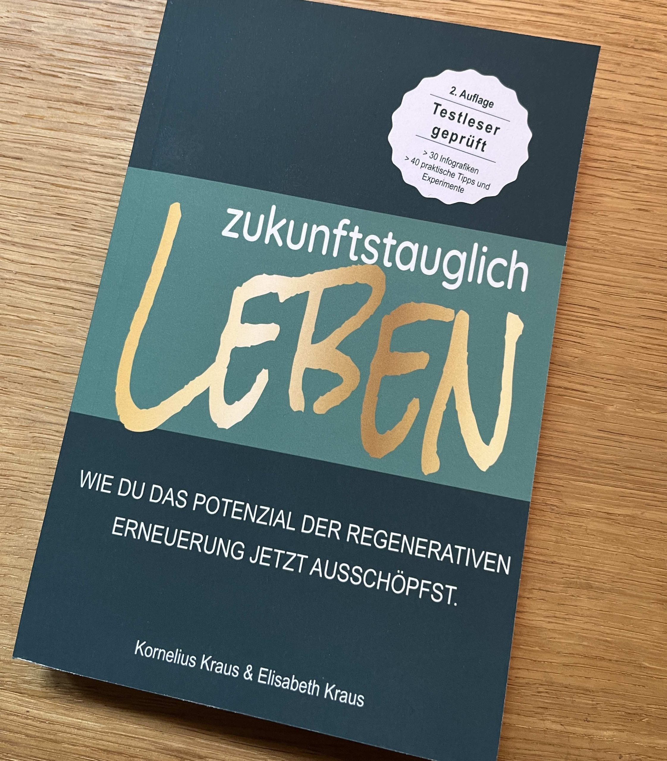Cover of “Zukunftstauglich leben” by Dr. Kornelius Kraus – a book on mindful living, awareness, and personal growth